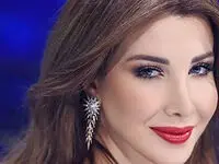 عکس نانسی عجرم و دخترانش در کنار درخت کریسمس