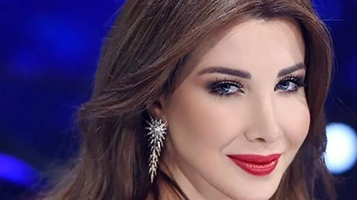 عکس نانسی عجرم و دخترانش در کنار درخت کریسمس