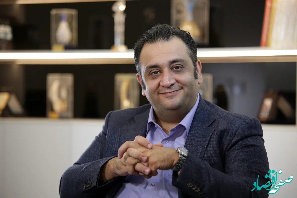 اگر دولت به دنبال ثبات بازار ارز است باید با جدیت به مذاکرات ادامه بدهد