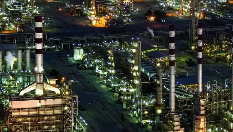 رکوردشکنی بازدهی و سودآوری پالایش نفت بندرعباس در بازار سرمایه/رشد ۱۷۳ درصدی سهام شبندر و ثبت سود ۵۳ همتی در ۹ ماهه ۱۴۰۴