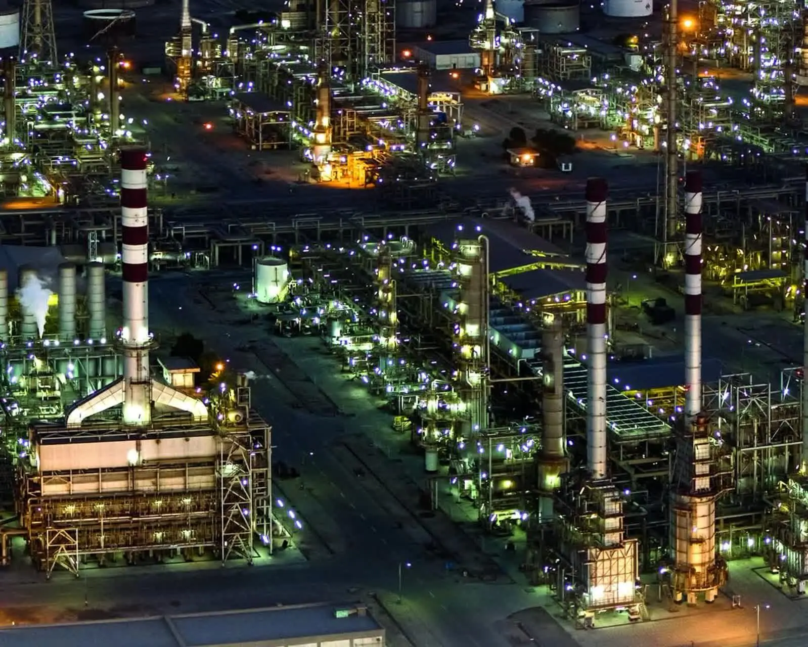 رکوردشکنی بازدهی و سودآوری پالایش نفت بندرعباس در بازار سرمایه/رشد ۱۷۳ درصدی سهام شبندر و ثبت سود ۵۳ همتی در ۹ ماهه ۱۴۰۴