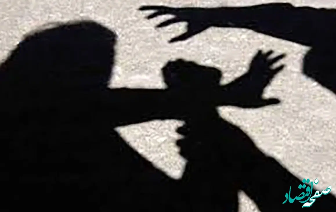 شیطانی که دختر تهرانی را آزار سیاه داد ! / شیطان 
 چاقو را به تن دخترک فرو کرد + جزئیات 