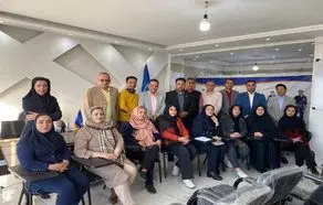 جلسه آموزشی نمایندگان فروش بیمه زندگی خاورمیانه استان همدان 