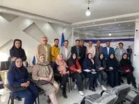 جلسه آموزشی نمایندگان فروش بیمه زندگی خاورمیانه استان همدان 