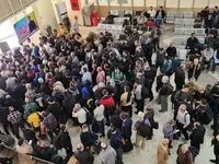 صف خرید بلیط، برای حضور در جزیره خارک بعد از ادعاهای ترامپ