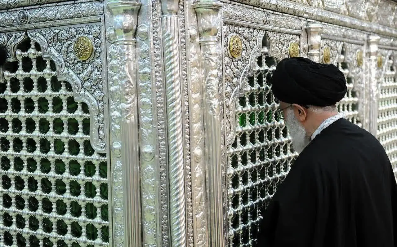 آیت‌الله خامنه‌ای در میان بارش دعاها؛ زیارت حرم معصومه و جمکران در بحبوحه مذاکرات | رهبر انقلاب به زیارت حرم حضرت معصومه و مسجد جمکران رفتند
