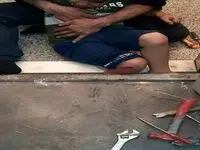 حادثه هولناک گیر کردن پای کودک ۷ ساله در آسانسور /  آتش نشانی وارد عمل شد 