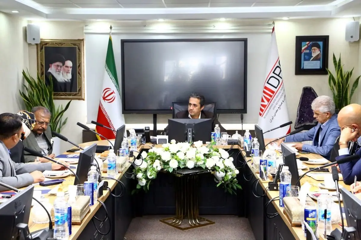 آقاجانلو اعلام کرد: برنامه توسعه همکاری ها بین ایمیدرو و سرمایه گذاران هندی / آمادگی هندی ها برای تامین تجهیزات معدنی مورد نیاز ایران