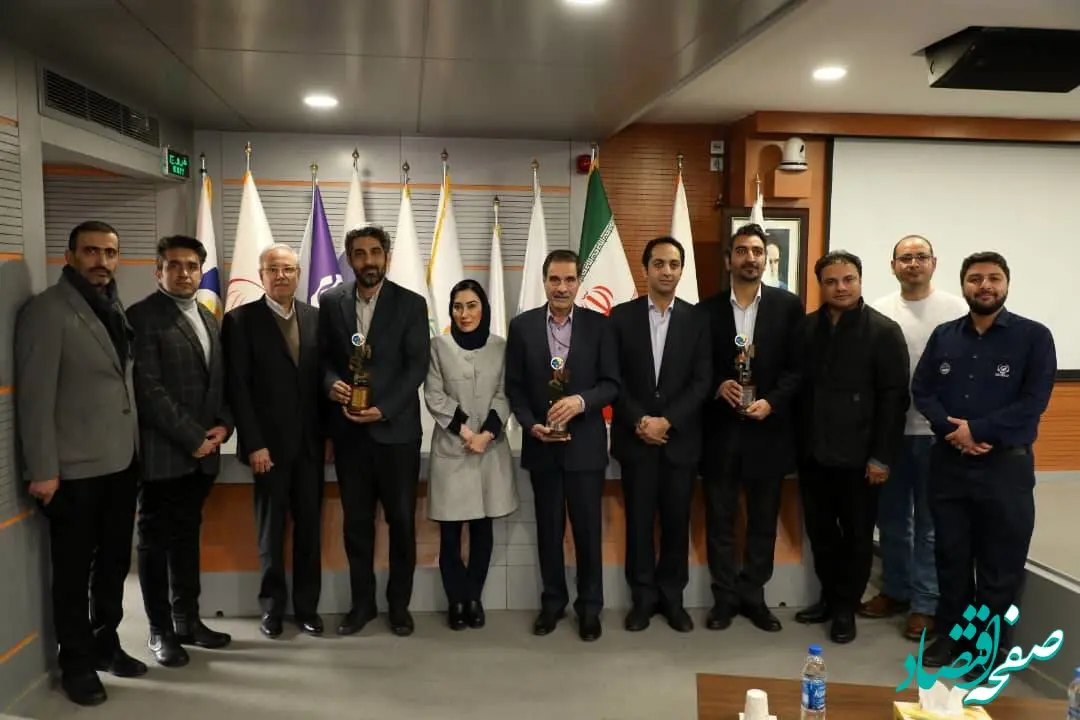 اعطای تندیس زرین جایزه مسئولیت اجتماعی مدیریت به شرکت میدکو