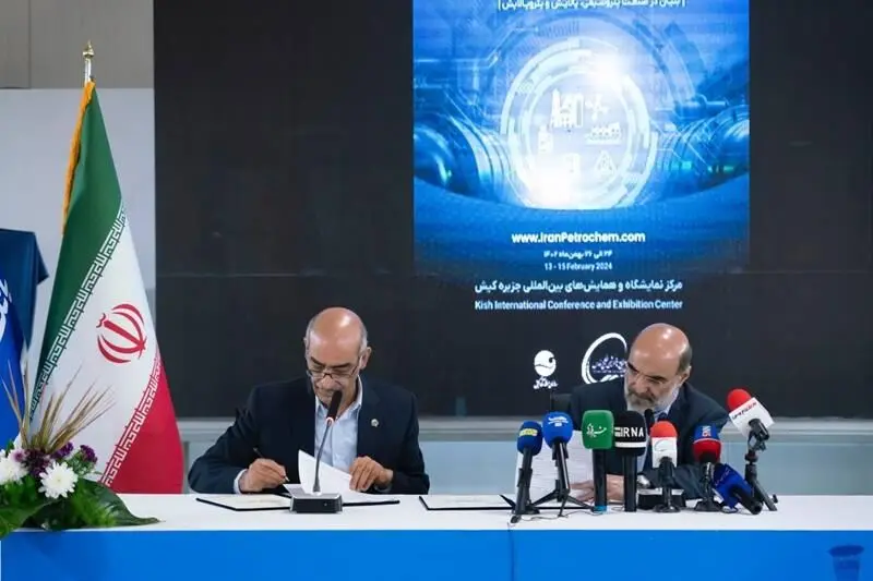 تفاهم‌نامه ارائه خدمات تأمین مالی زنجیره‌ای بانک تجارت در ایران پتروکم امضا شد