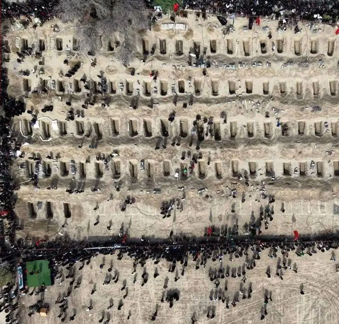 موکب نمایش لوازم بر جامانده از شهدای دانش آموز میناب + ویدئو 