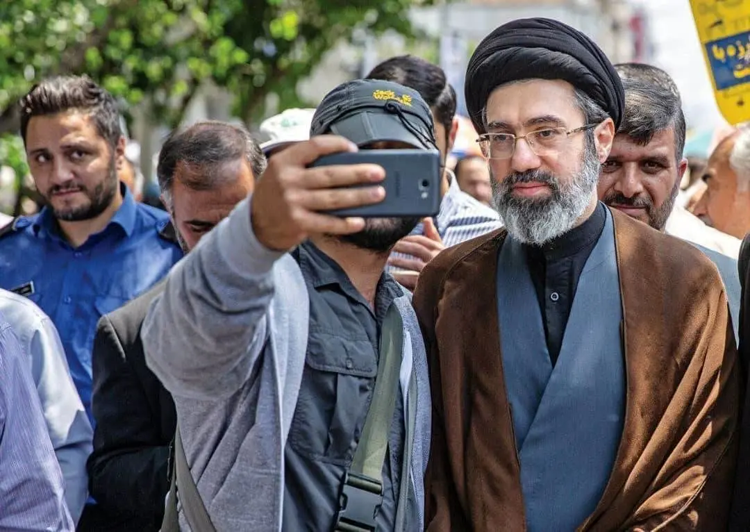 دعای امام خامنه ای برای آقامجتبی: خداوند از او به مسلمین نفع و بهره برساند