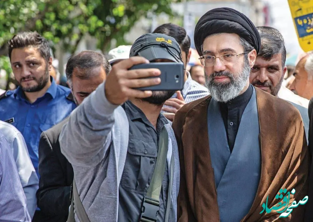دعای امام خامنه ای برای آقامجتبی: خداوند از او به مسلمین نفع و بهره برساند