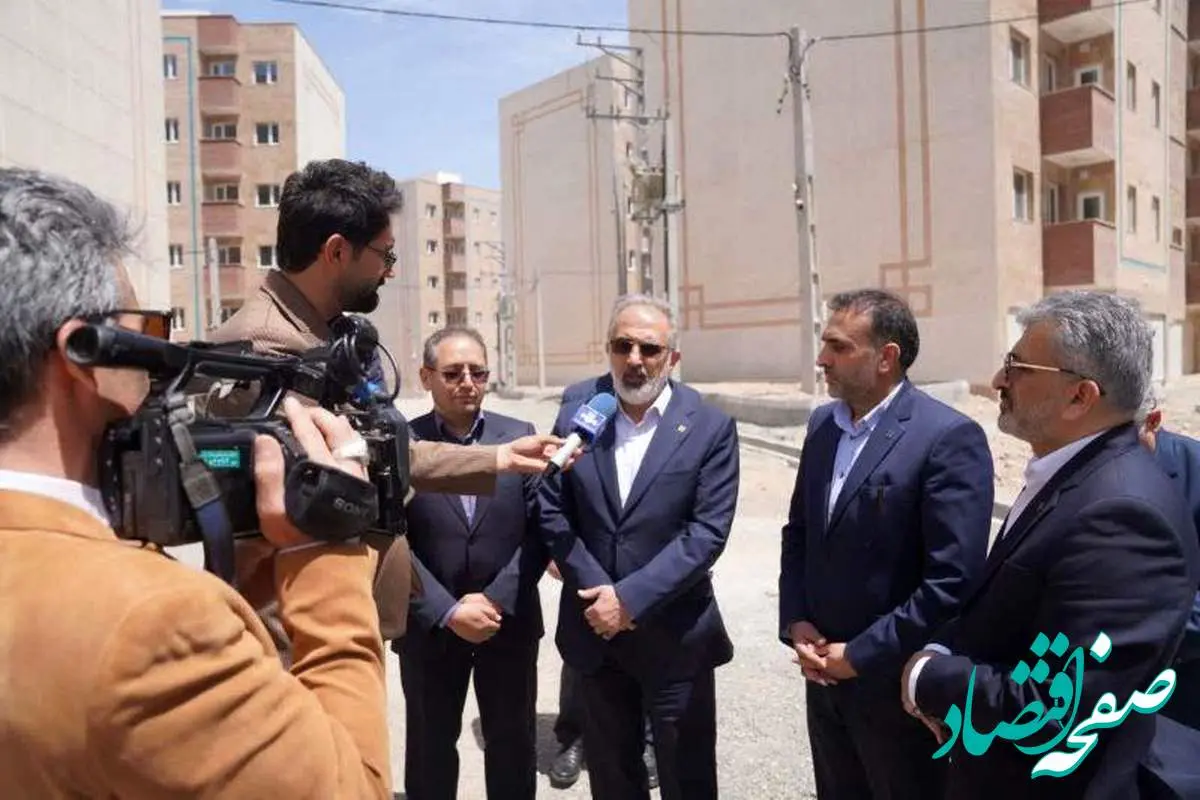 خانه دار شدن متقاضیان نهضت ملی از اهداف وزارت راه و شهرسازی و مامویت ویژه بانک مسکن/بازدید مدیرعامل بانک مسکن از پروژههای نهضت ملی مسکن در اردبیل