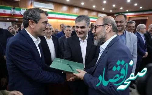 آئین تکریم مدیرعامل سابق و معارفه سرپرست جدید بانک سینا برگزار شد

