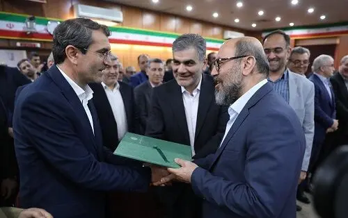 آئین تکریم مدیرعامل سابق و معارفه سرپرست جدید بانک سینا برگزار شد

