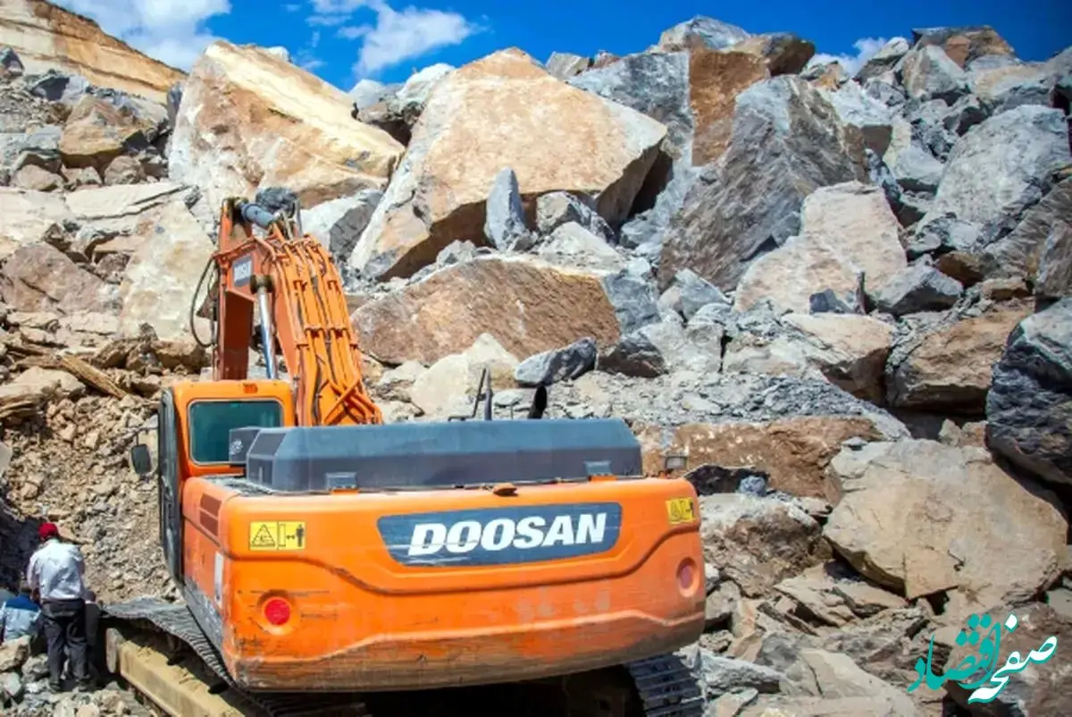 پیگیری حادثه معدن شازند!/ هنوز اثری از کارگر مفقود نیست؟