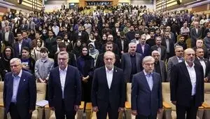 می‌توانیم مشکلات را حل کنیم؛ به شرطی که دست به دست هم دهیم