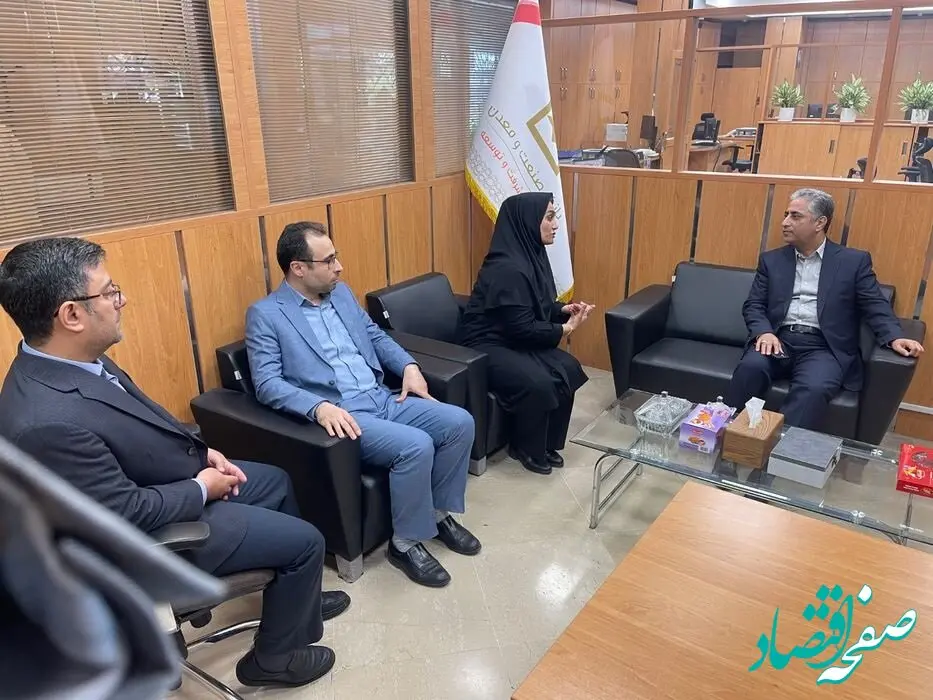 بازدید مدیرعامل بانک صنعت و معدن از شعبه بورس کالای ایران