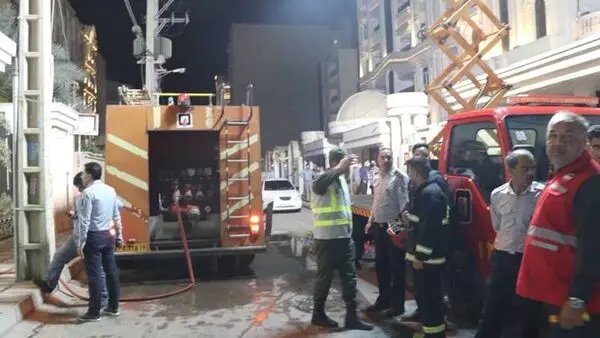 نجات معجزه‌آسای ۱۵۰ پزشک و بیمار از آتش سوزی در مجتمع پزشکی اصفهان