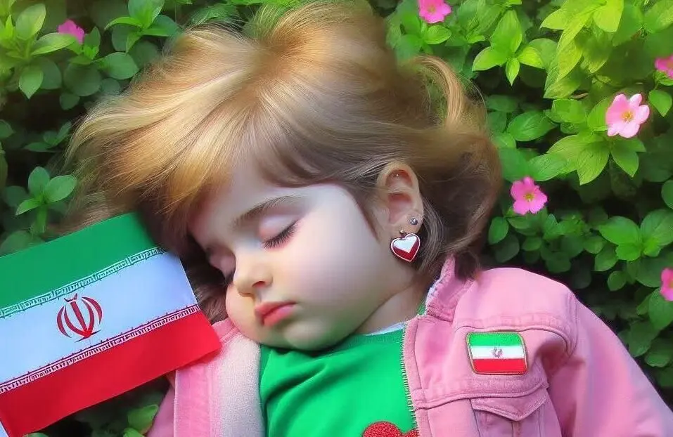 عکس جگرسوز ریحانه با کاپشن صورتی و گوشواره قلبی روی ناو ابومهدی سپاه 