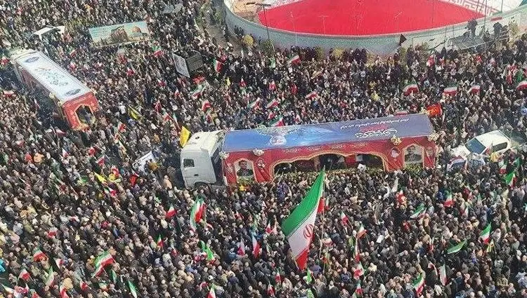 تصاویری خاص و حماسی از مراسم تشییع شهید سردار تنگسیری در میدان انقلاب تهران