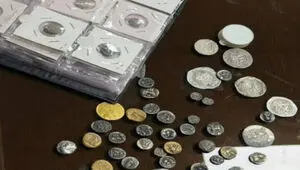 ۱۴۹ قطعه سکه تاریخی از خودروی قاچاقچی در شیراز کشف شد