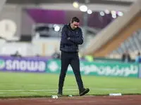 شادی عجیب غلامپور بعد از پیروزی آبی ها ؛ احتمال خفگی نکونام توسط غلامپور ! 