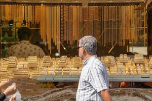 نوسانات قیمت طلا باعث شده تا مردم ندانند باید خریدار باشند، یا فروشنده