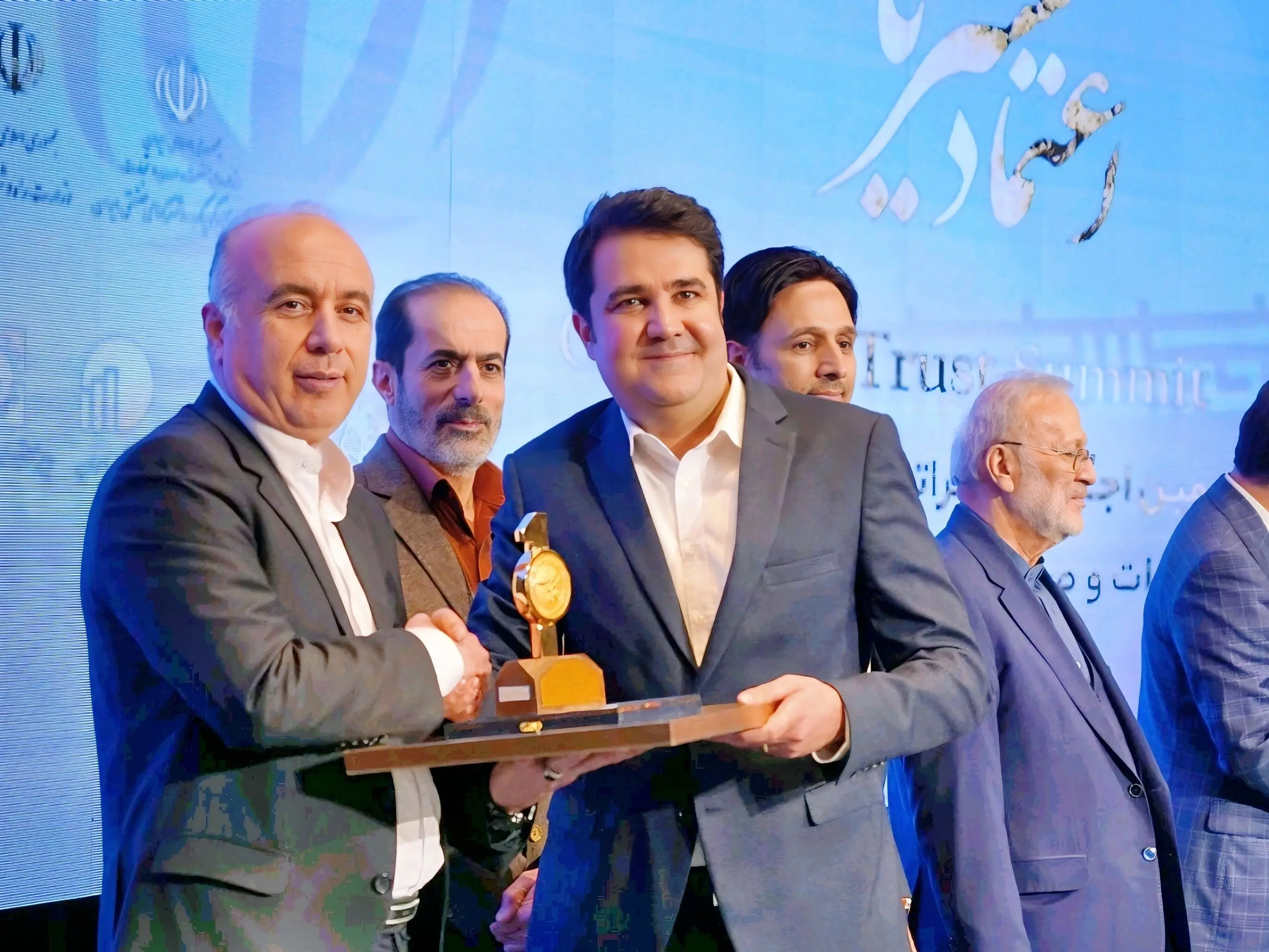 افتخاری دیگر برای تمدن؛ شرکت صحرا در اجلاس اعتماد مشتریان دو نشان ملی دریافت کرد