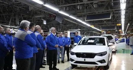 خروج نخستین خودروی سال ۱۴۰۴ ایرانخودرو از خط تولید/ تاکید پیرمحمدی بر سرمایهگذاری برای تولید باکیفیت