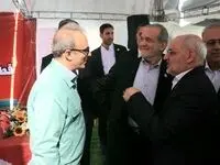 بازدید رئیس‌جمهور از غرفه فولاد هرمزگان در نهمین سفر استانی