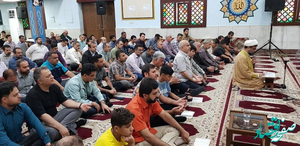 اقامه نماز عید سعید فطر در حسینیه سیدالشهدا (ع) دویست دستگاه