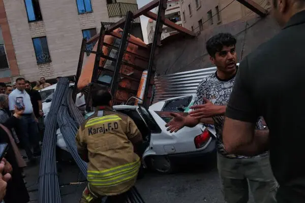 واژگونی کامیون در کرج مصدوم به همراه داشت
