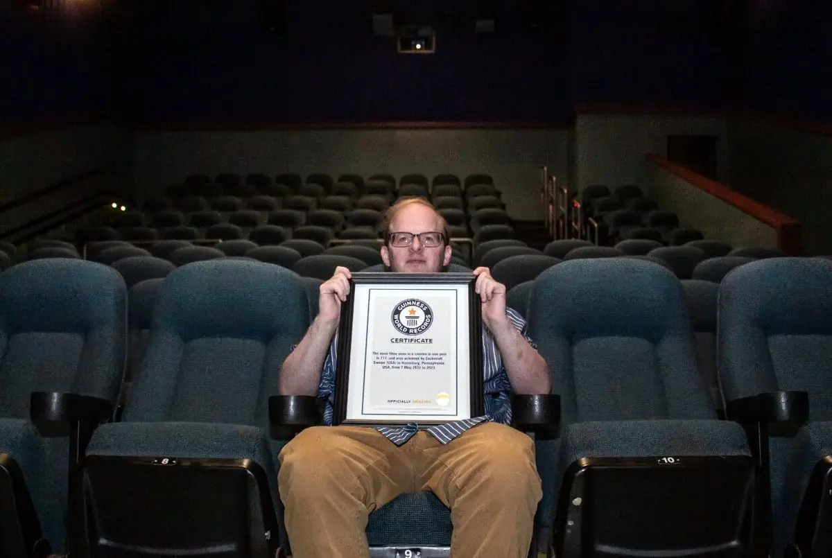 زاخاریا سوئوپ مردی که فقط در یک سال، ۷۷۷ بار به سینما رفت، کیست؟ 