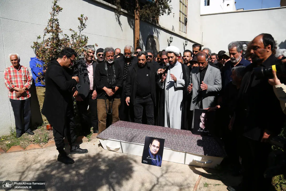 در مراسم تشییع رضا داود نژاد کدام هنرمندان شرکت کردند؟ / گزارش تصویری از مراسم تشییع پیکر مرحوم رضا داودنژاد