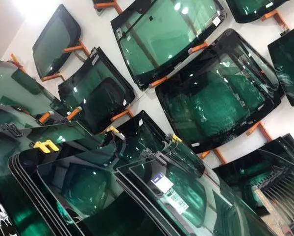 مقایسه قیمت انواع شیشه‌ اتومبیل در بازار