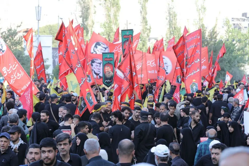  آیین بزرگداشت رهبر شهید انقلاب با حضور گسترده مردم و مسئولان کشور