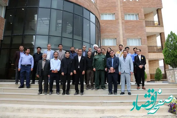 تعدادی از نخبگان و مسئولان استان چهارمحال و بختیاری از پتروشیمی لردگان بازدید کردند