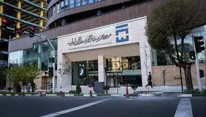 اختلاف قیمت دلار در تالار ارزی و بازار آزاد چه پیامی برای اقتصاد دارد؟