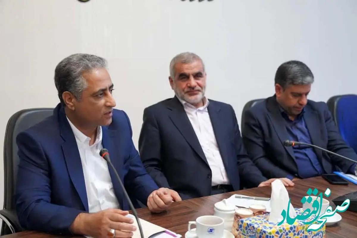 نشست مدیرعامل بانک صنعت و معدن با فعالان اقتصادی و صنعتگران اردبیل