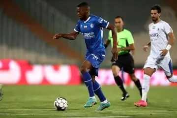 یک صحنه عجیب که داور دیدار استقلال آن را ندید | عکس
