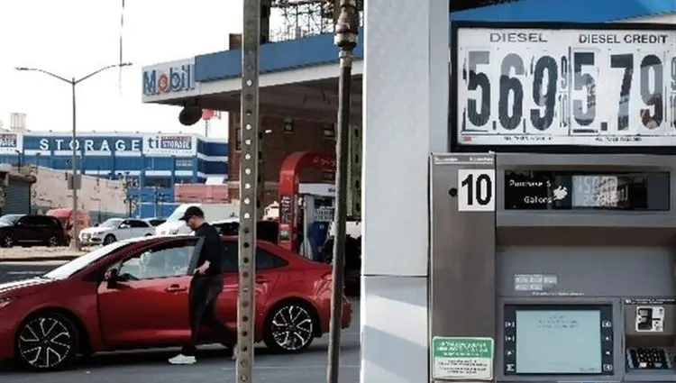 قیمت بنزین به راحتی ۳۳ درصد گران شد