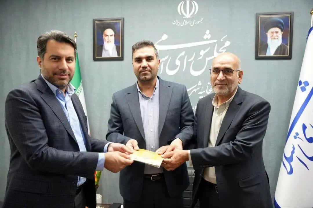 امضای تفاهمنامه ساخت مدرسه ۹کلاسه در اردکان توسط شرکت آهن و فولاد غدیر ایرانیان