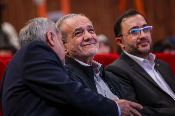 پزشکیان: بنزین ۱۵۰۰ تومانی قابل عرضه نیست