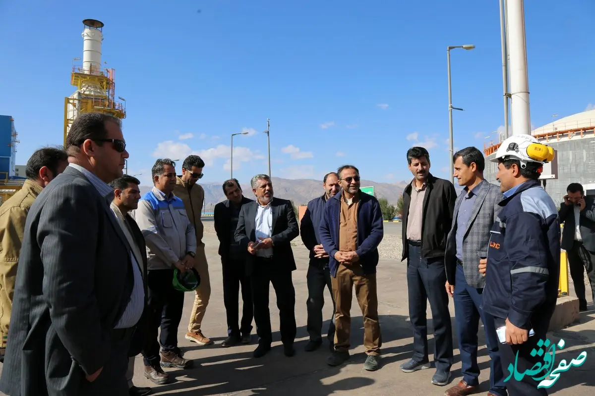 بازدید اساتید و کارکنان فنی و حرفه ای از  پتروشیمی لردگان