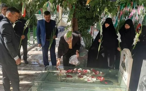 آغاز سال جدید کارکنان منطقه ویژه اقتصادی و فرودگاه بین المللی پیام در کنار مزار شهید مدافع حرم