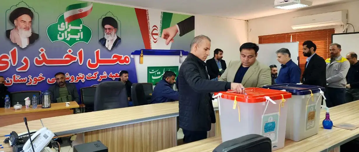 حضورمدیرعامل و پرسنل شرکت پتروشیمی خوزستان در پای صندوق رأی