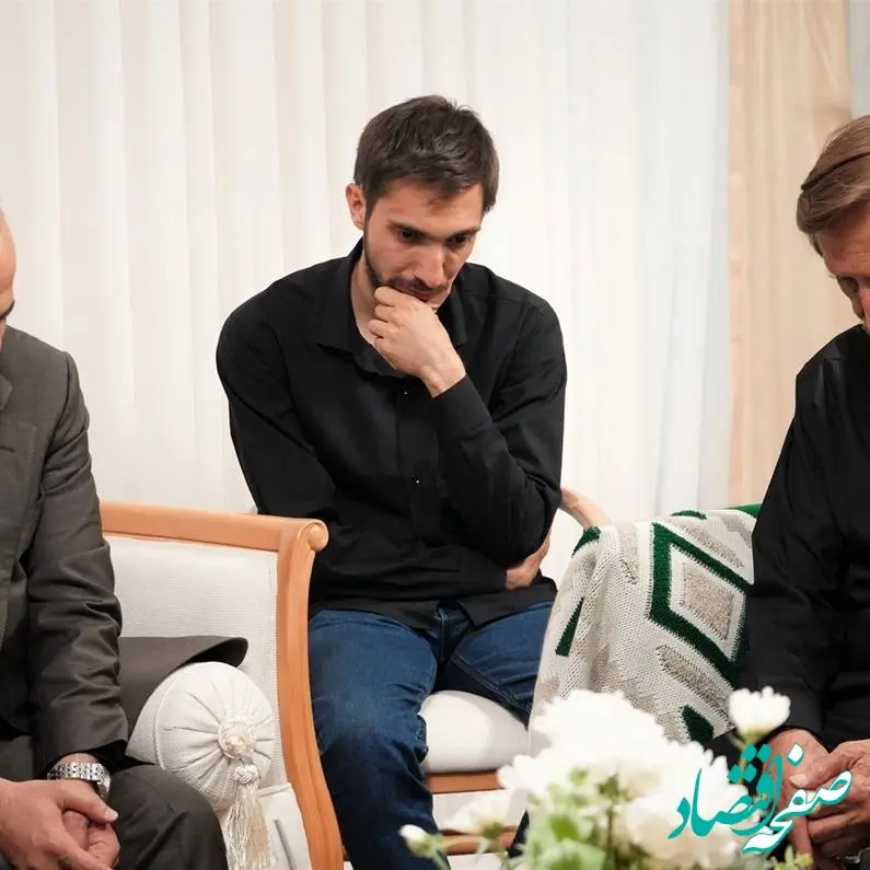 حضور مدیر عامل شرکت بیمه دی در منزل شهید ذاکری؛ احسان ذاکری تمام ویژگی های یک شهید را در زمان حیاتش داشت