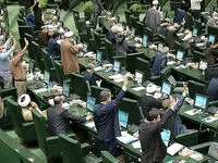این سیاستمدار معروف با لباس کارگران ایران خودرو برای تبت نام انتخابات حضور یافت + عکس